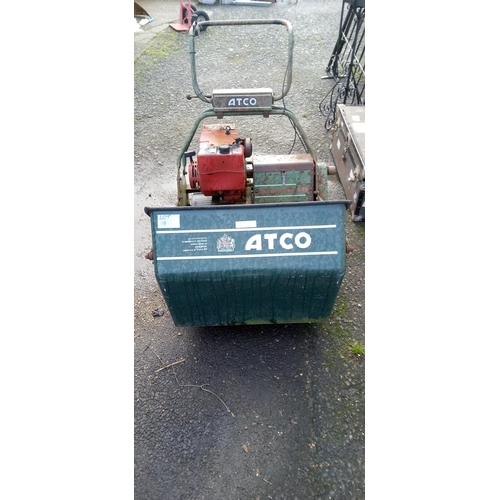 66 - Atco Grounds Man B28 Mower with 75cm Cutting Blades