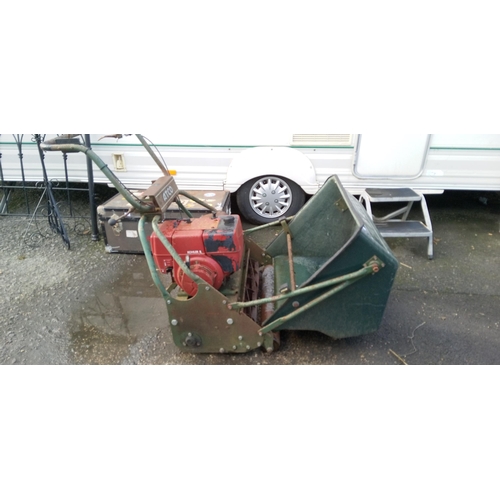 66 - Atco Grounds Man B28 Mower with 75cm Cutting Blades