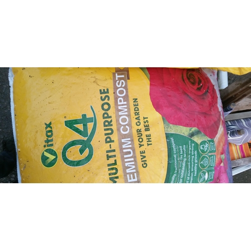 114 - 5 x 56L Vitax Q4 Multi Purpose Compost Bags