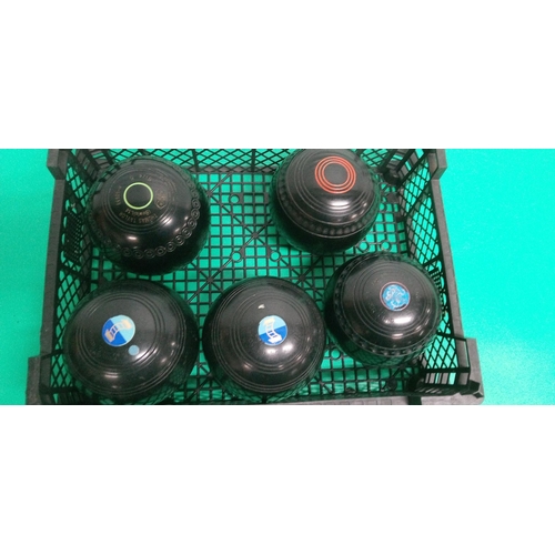 83 - 5 x Carpet Bowls.