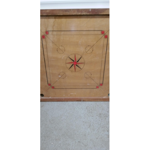 925 - A Vintage Carrom Board 83 x 83cm