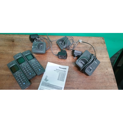 695 - Panasonic Digital Cordless Answering System with 3 x handsets