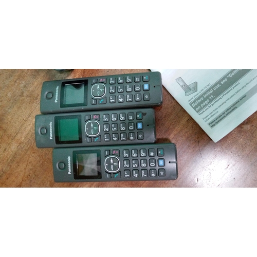 695 - Panasonic Digital Cordless Answering System with 3 x handsets