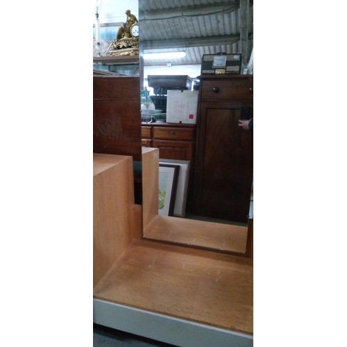 798B - A Mid Century 4 Drawer Unit with A large Mirror.