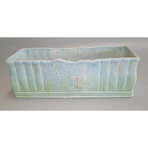 686 - Beswick Ornamental Trough no 491 10cm H x 31cm L x 12cm D.