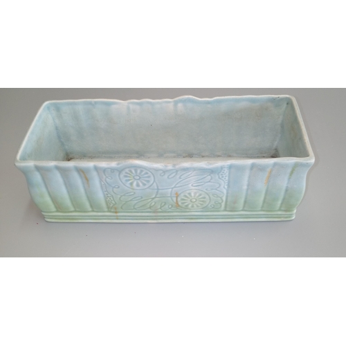 686 - Beswick Ornamental Trough no 491 10cm H x 31cm L x 12cm D.