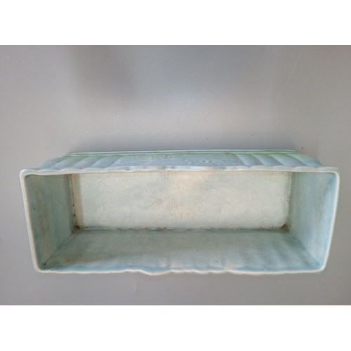 686 - Beswick Ornamental Trough no 491 10cm H x 31cm L x 12cm D.