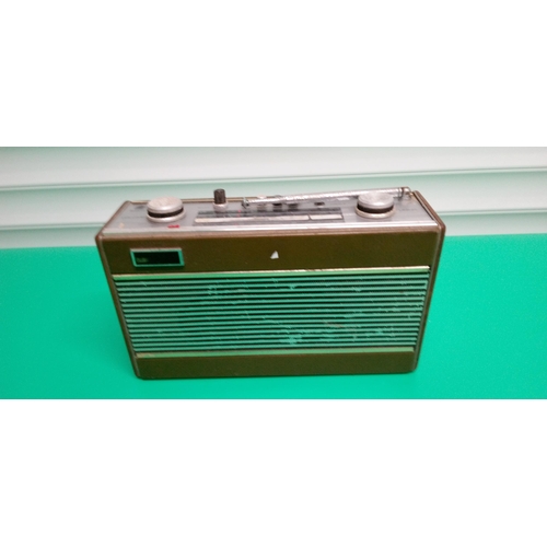 688 - A Roberts R606 Radio. no lead