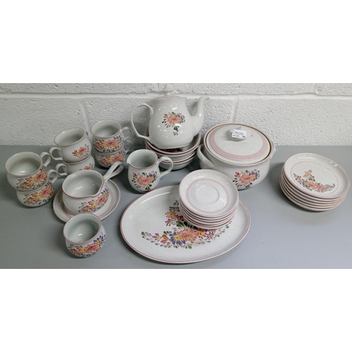 254 - A Quantity of Denby Summer Fields Crockery items:-

1 Lidded Serving Dish, 1 Oval Platter, 4 Bowls, ... 