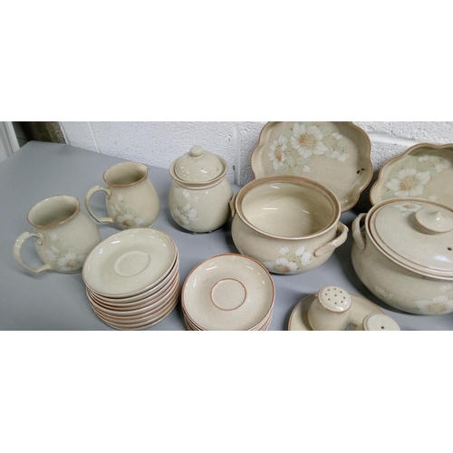 273 - A Selection of Denby Daybreak Crockery including:-
2 Flan Dishes, 2 Serving Dishes, 1 Lid, 5 Lidded ... 