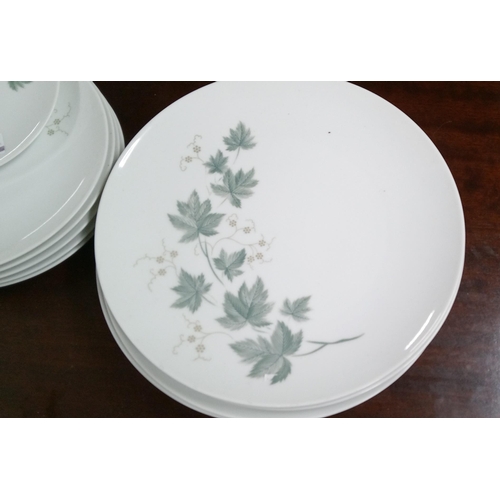 261 - A Part Noritake Wild Ivy Dinner Service including 5 Dinner Plates, 5 Side Plates, 5 Bowls and 1 Smal... 