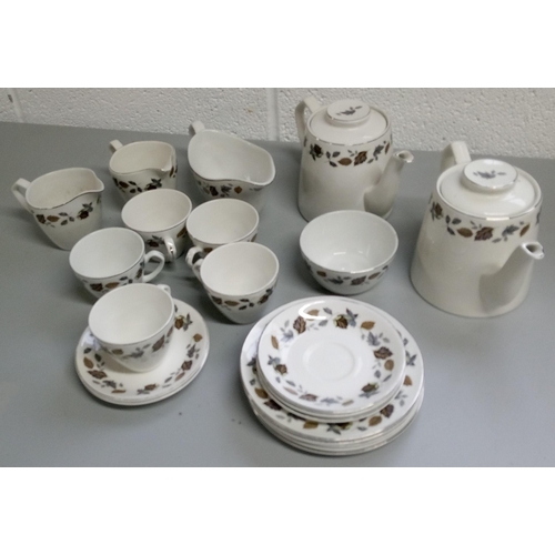 266 - Alfred Meakin Springwood Items including:-
2 Tea Pots, 2 Milk Jugs, 1 Sugar Bowl, 5 Saucers, 5 Side ... 