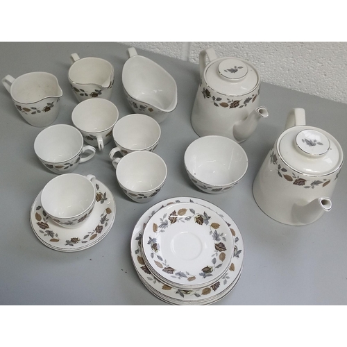 266 - Alfred Meakin Springwood Items including:-
2 Tea Pots, 2 Milk Jugs, 1 Sugar Bowl, 5 Saucers, 5 Side ... 