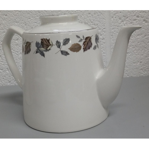 266 - Alfred Meakin Springwood Items including:-
2 Tea Pots, 2 Milk Jugs, 1 Sugar Bowl, 5 Saucers, 5 Side ... 