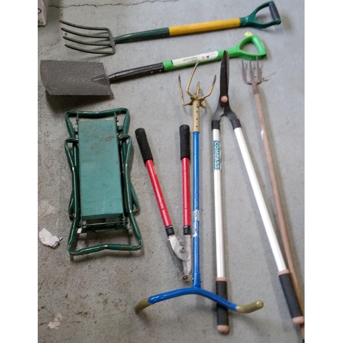 118 - A Selection of Tools including a Magic Claw, Fork, Spade, Kneeler and More.