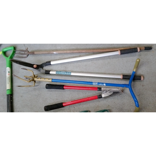 118 - A Selection of Tools including a Magic Claw, Fork, Spade, Kneeler and More.