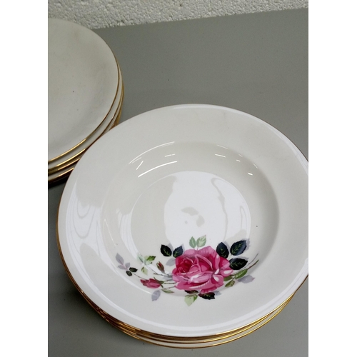 277 - A Bavarian Rose Dinner Service Including :-
5 Dinner Plates, 6 Bowls, 6 Side Plates, 4 Saucers, 5 Cu... 