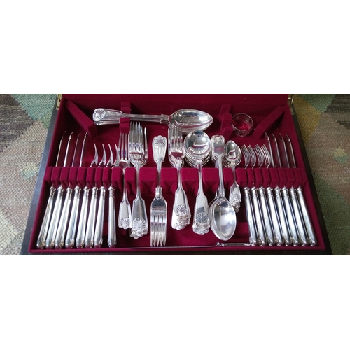 617 - A Canteen of Roberts and Belk Sheffield Cutlery in its box.