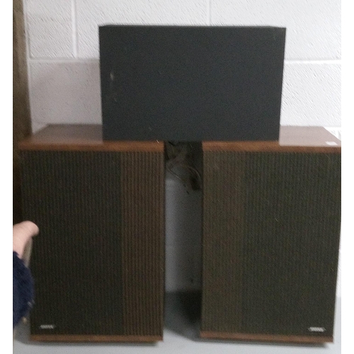 322 - A BOSE Freespace Business Music System with 2 Bose Direct/Reflecting 501 IV Speakers.