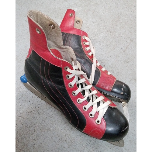 1208 - A Pair of Vintage Meteor 100 Ice Skates. UK Size 7-8.