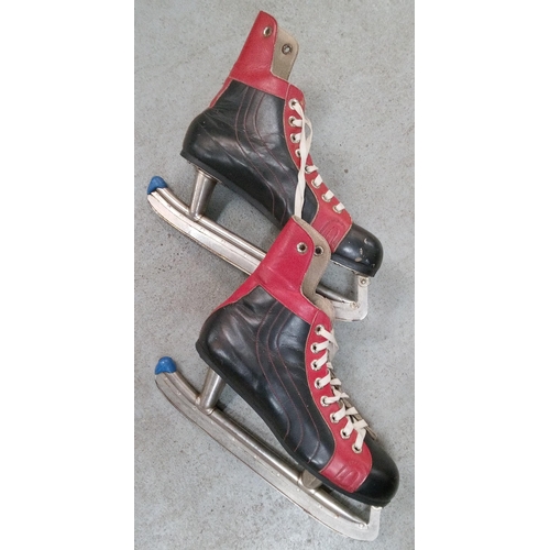 1208 - A Pair of Vintage Meteor 100 Ice Skates. UK Size 7-8.