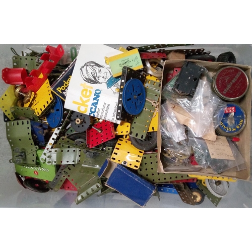 1210 - 14kg of Vintage Meccano (Assorted).