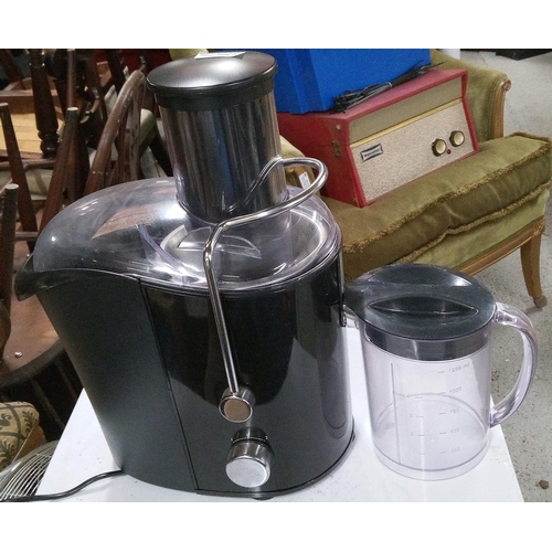 204 - A Black Breville Juicer.