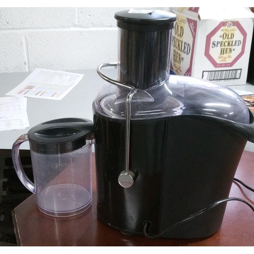 204 - A Black Breville Juicer.