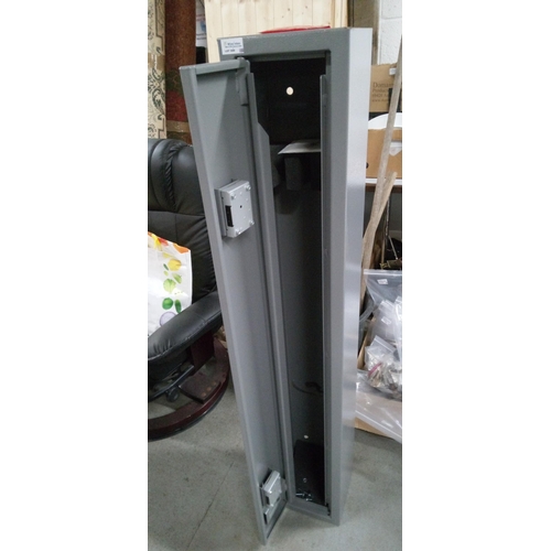 399 - A Metal Gun Safe with 2 keys. 121cm H x 21cm x 21cm.