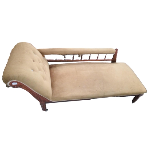 752 - A Chaise Long with Carved Detailing.