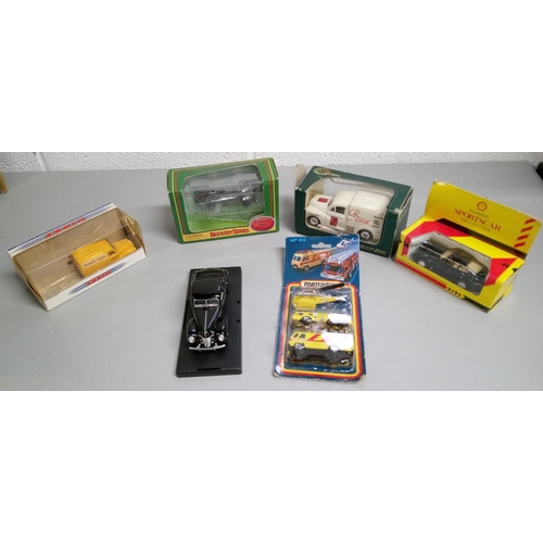 1223 - A Selection of Boxed Collectors Models.