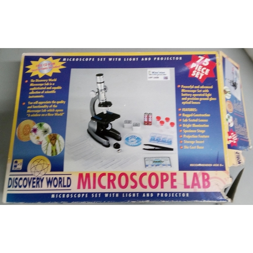 1228 - A Discovery Microscope.