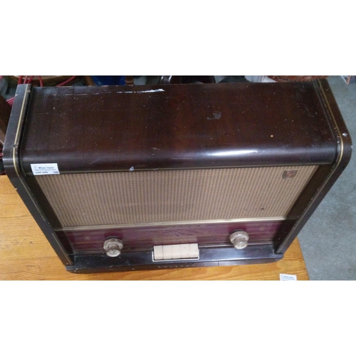 349 - A Philips B5G64A 1950's Radio.