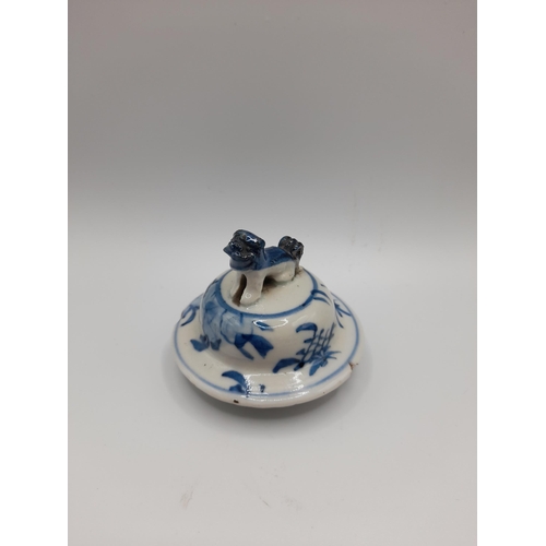 157 - A GROUP OF CHINESE BLUE AND WHITE WARES,  QING DYNASTY (19TH CENTURY) AND LATER, the lot includes a ... 