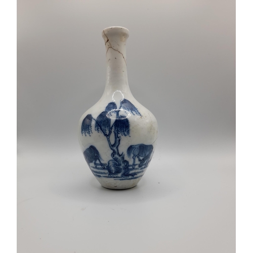 157 - A GROUP OF CHINESE BLUE AND WHITE WARES,  QING DYNASTY (19TH CENTURY) AND LATER, the lot includes a ... 