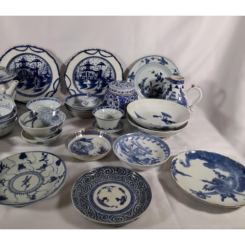 157 - A GROUP OF CHINESE BLUE AND WHITE WARES,  QING DYNASTY (19TH CENTURY) AND LATER, the lot includes a ... 