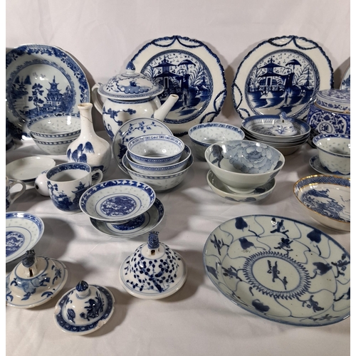 157 - A GROUP OF CHINESE BLUE AND WHITE WARES,  QING DYNASTY (19TH CENTURY) AND LATER, the lot includes a ... 