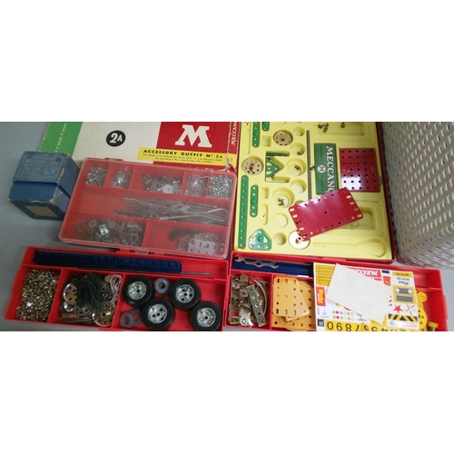 1237 - Quantity of Meccano Parts and Sets.