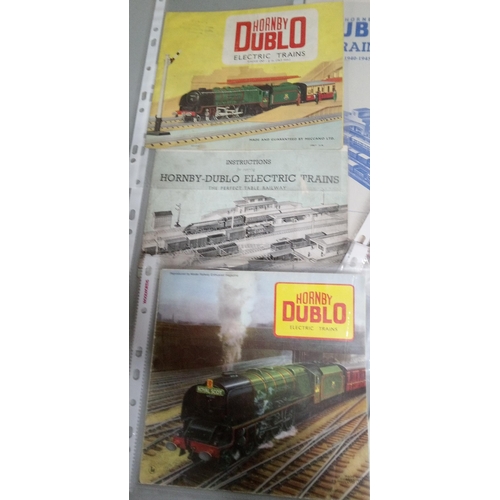 1239 - Selection of Triang/Hornby and Dublo Booklets and other Model Railway Books.