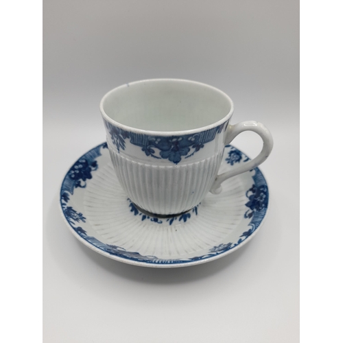 170 - A MIXED GROUP OF WORCESTER AND CAUGHLEY BLUE AND WHITE WARES, 18TH/19TH CENTURY, the lot includes cu... 