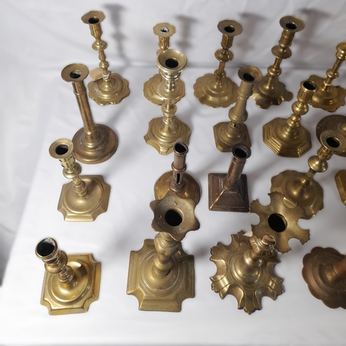 190 - A MIXED COLLECTION OF THIRTY THREE 18TH & 19TH CENTURY BRASS CANDLESTICKS, various shapes and styles... 