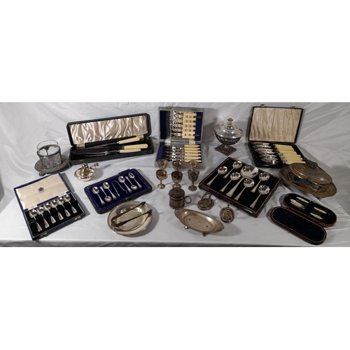 199 - VARIOUS BOXED SETS OF SILVER PLATED CUTLERY AND OTHER SILVER PLATED WARE, the boxed sets include tea... 