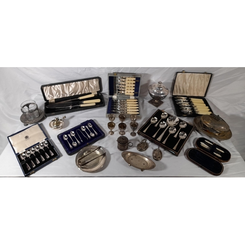 199 - VARIOUS BOXED SETS OF SILVER PLATED CUTLERY AND OTHER SILVER PLATED WARE, the boxed sets include tea... 