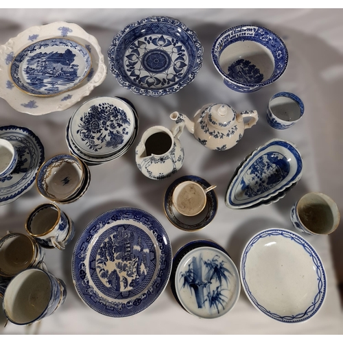 211 - A MIXED GROUP OF ENGLISH AND CONTINENTAL BLUE AND WHITE CHINA WARES, 18TH & 19TH CENTURY, including ... 