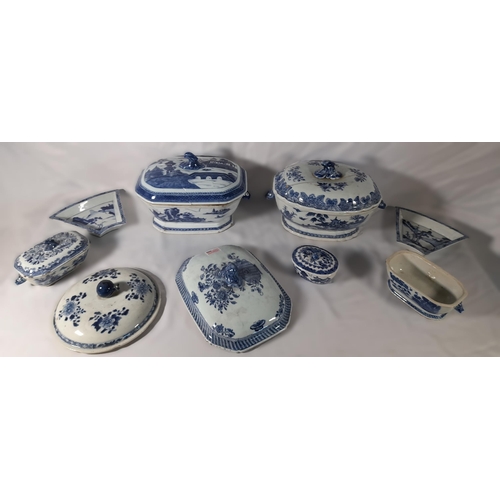 225 - A GROUP OF CHINESE BLUE AND WHITE SERVING DISHES AND ASSOCIATED COVERS, QING DYNASTY, (19TH CENTURY)... 