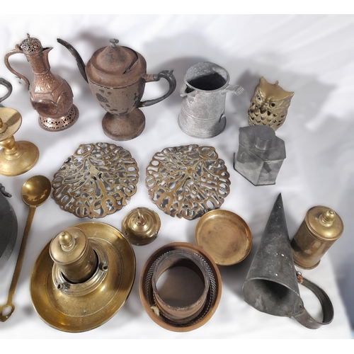 226 - A MIXED GROUP OF 19TH CENTURY BRASS, COPPER AND PEWTER WARES, the lot includes brass candlesticks, a... 