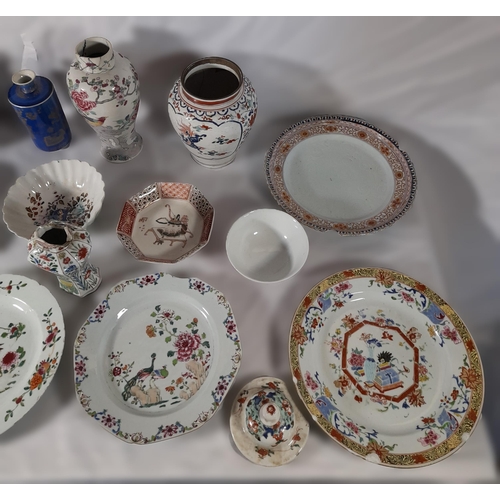 234 - A MIXED GROUP OF CHINESE PORCELAIN WARES, 19TH/20TH CENTURY, the lot includes various baluster vases... 