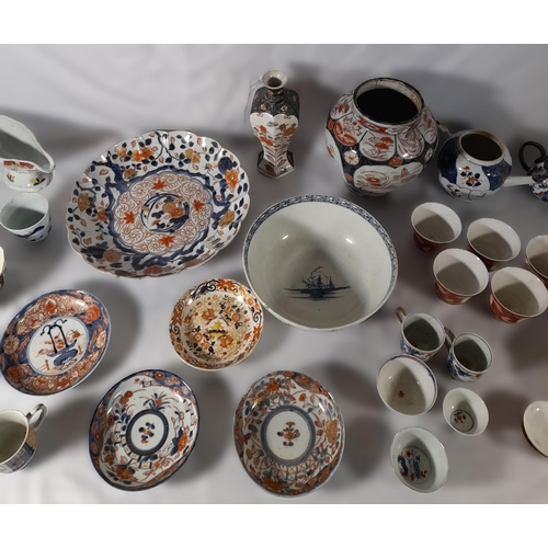 235 - A GROUP OF IMARI PATTERNED CHINA WARES, 19TH/20TH CENTURY, Japanese and European origin, along with ... 