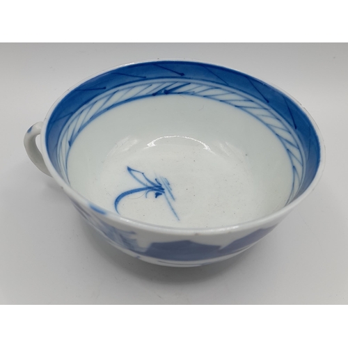 241 - A MIXED GROUP OF CHINESE AND ENGLISH BLUE AND WHITE CHINA WARES, including tea bowls, rice bowls, ta... 