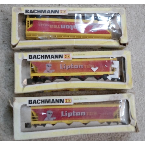 1256 - 3 Bachmann HO Gauge Rolling Stock, Lipton Tea models.